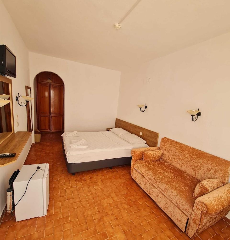 Nagi Beach Hotel Гюмбет Екстериор снимка