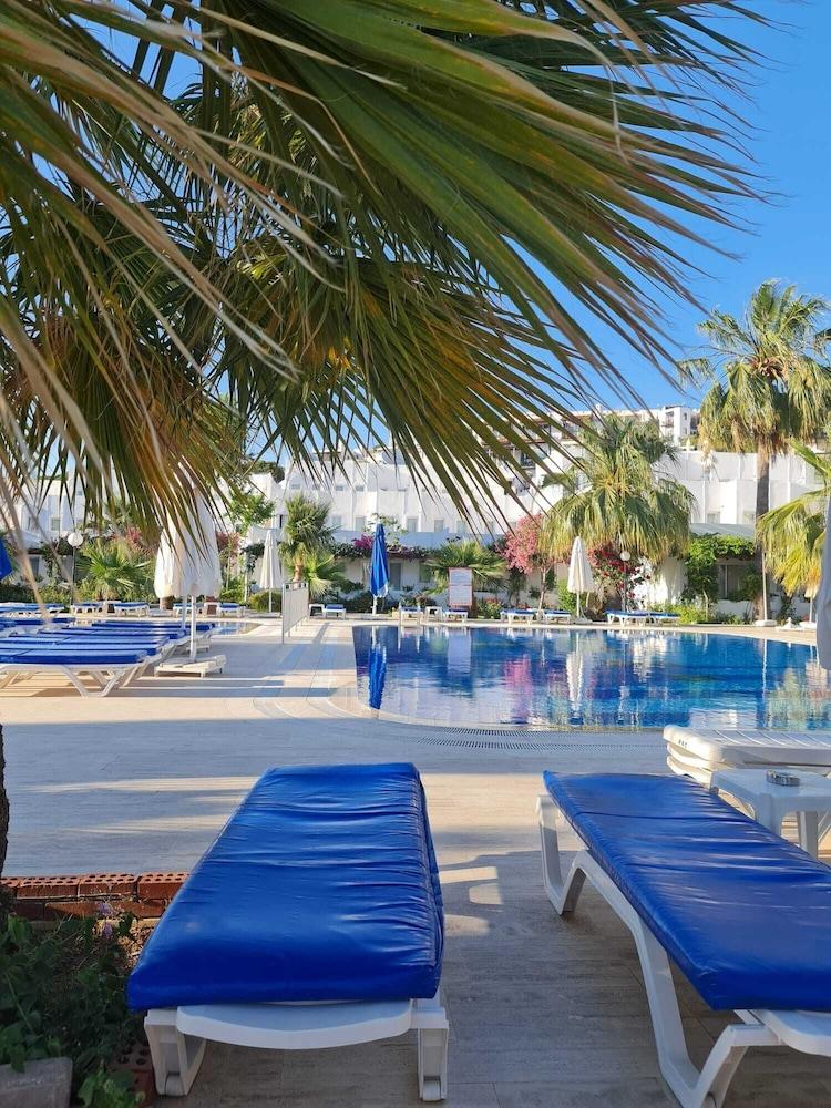 Nagi Beach Hotel Гюмбет Екстериор снимка
